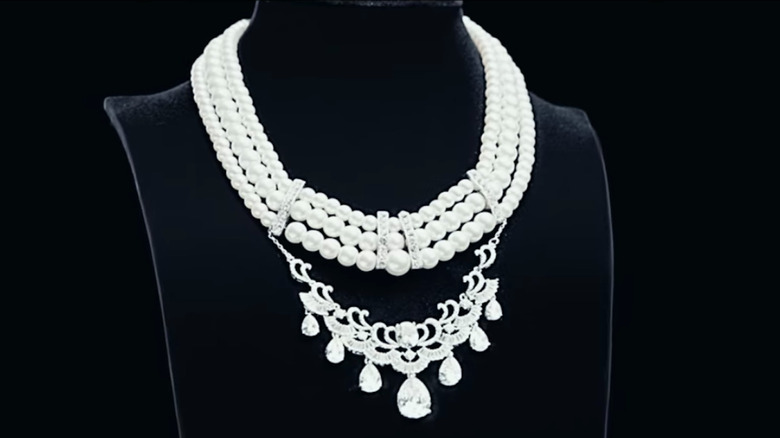 Diamond necklace with pearls