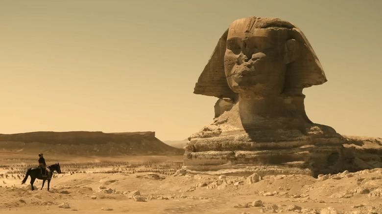 Napoleon admires the sphinx