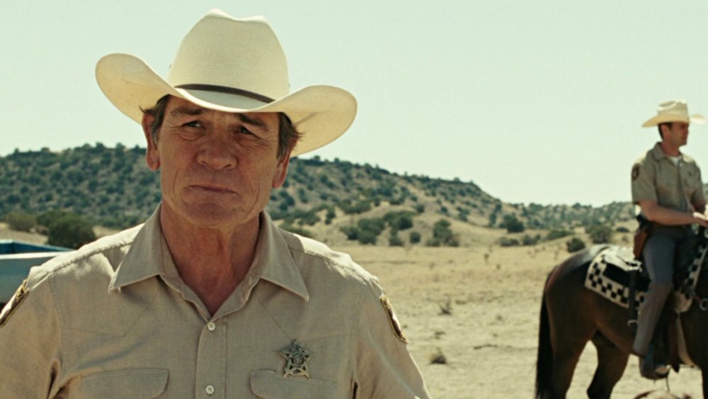 Tommy Lee Jones as Ed Tom Bell, Tom and and Garret Dillahunt as Wendell in No Country for Old Men