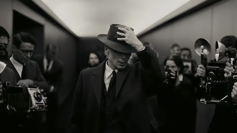 Oppenheimer puts on his hat