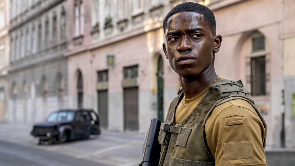 Damson Idris holding gun