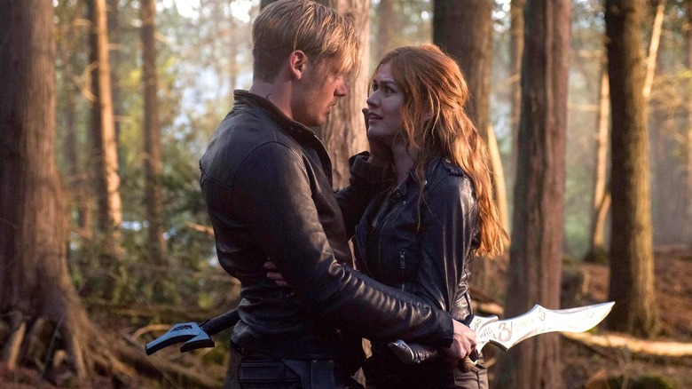 Clary scared hugging Jace