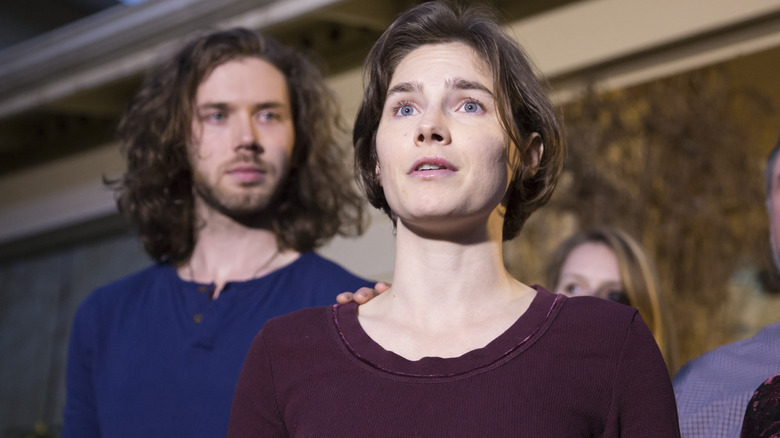 Amanda Knox talks to reporters