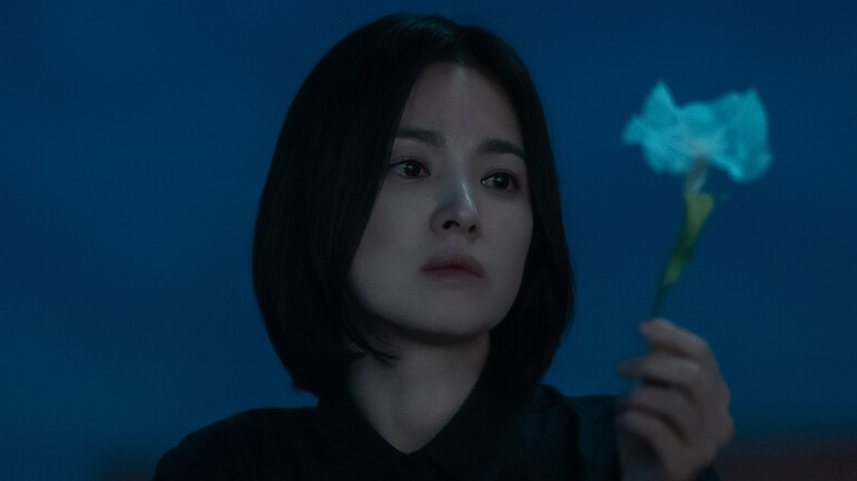 Dong-eun holds a devil's trumpet flower