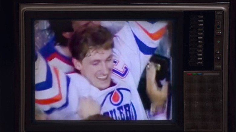 Gretzky lifts cup on Beverly's TV