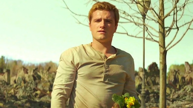 Peeta holding flowers