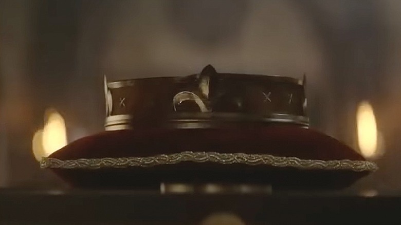 King Edward's crown is removed