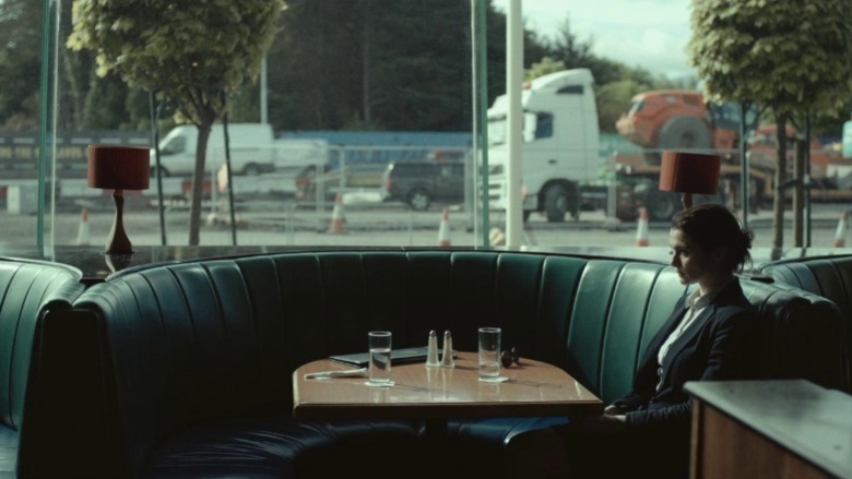 The Short Sighted Woman waiting at the table