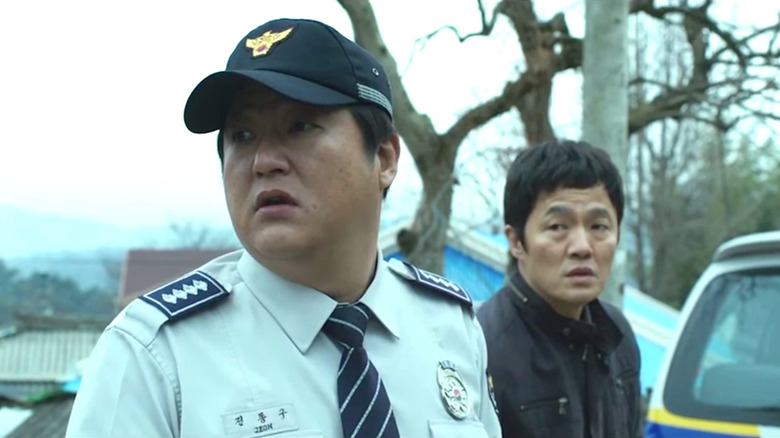 Jong-goo at a crime scene