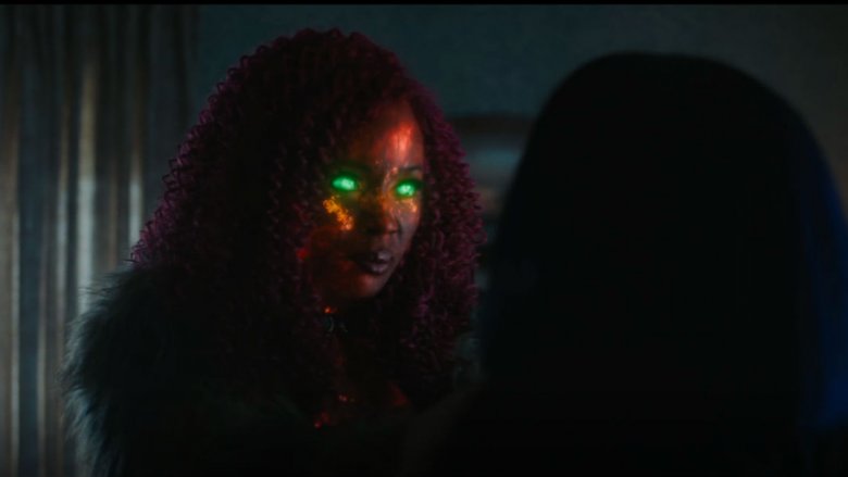 Anna Diop as Koriand'r trying to kill Raven 