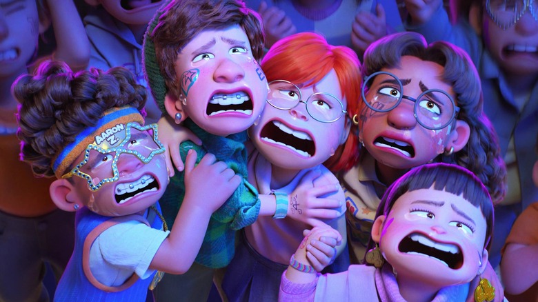 Mei and friends sobbing at concert