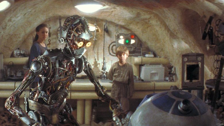 R2-D2 and C-3PO meet for the first time