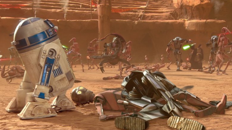 R2-D2 and C-3PO in the arena on Geonosis