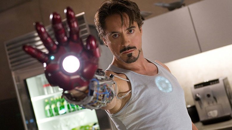 Tony Stark Iron Man 1 gauntlet pose