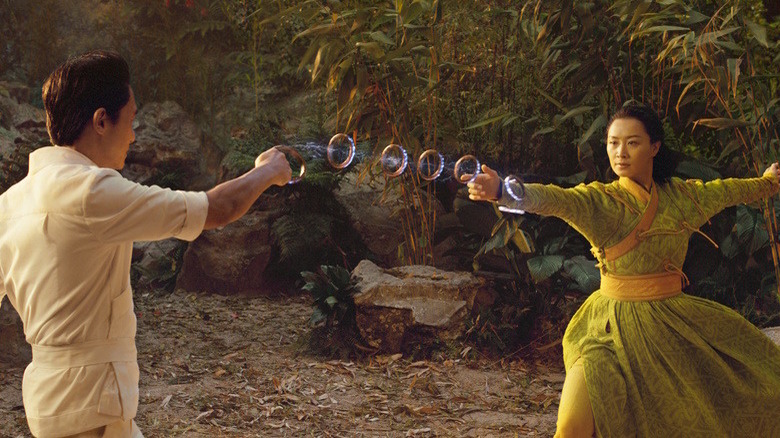 Wenwu and Ying Li fight using the rings