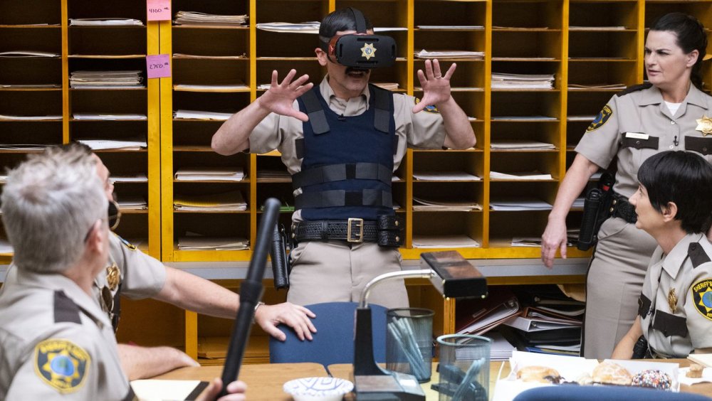 Deputy Junior tries out VR on Reno 911!