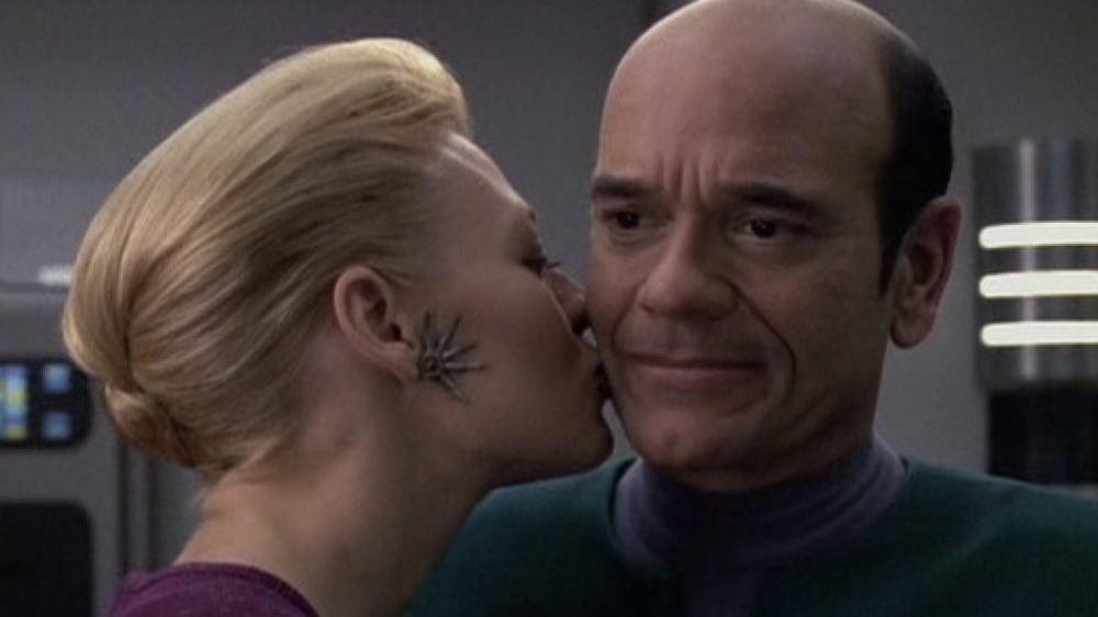 Seven of Nine kissing the Doctor