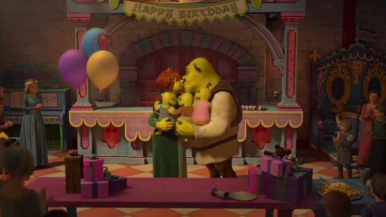 Shrek and Fiona kissing