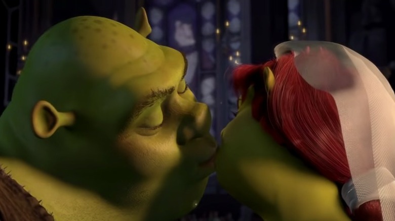 Shrek and Fiona kissing