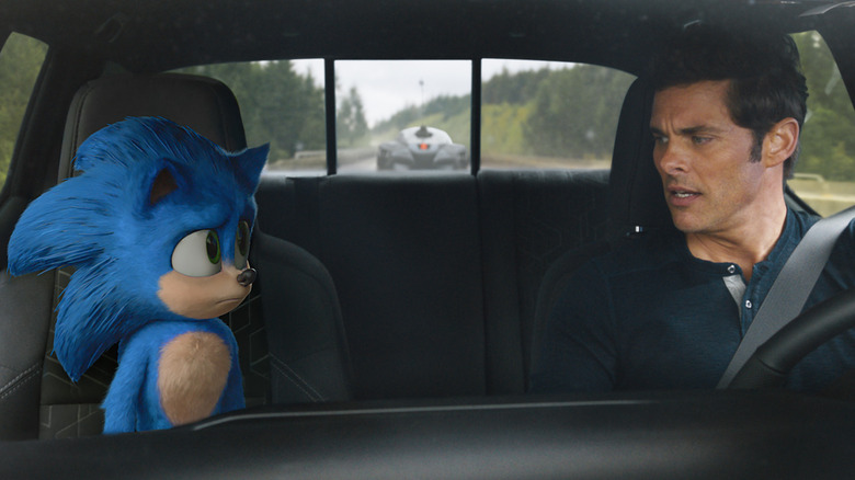 Tom and Sonic are pursued by Robotnik in "Sonic the Hedgehog" (2020)