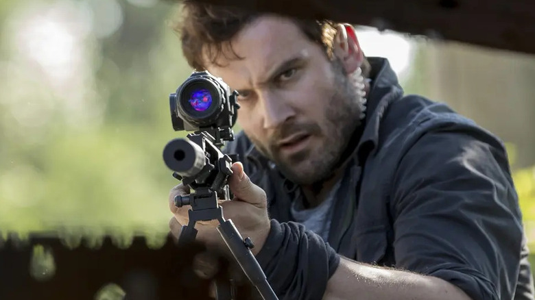 Clive Standen pointing a gun