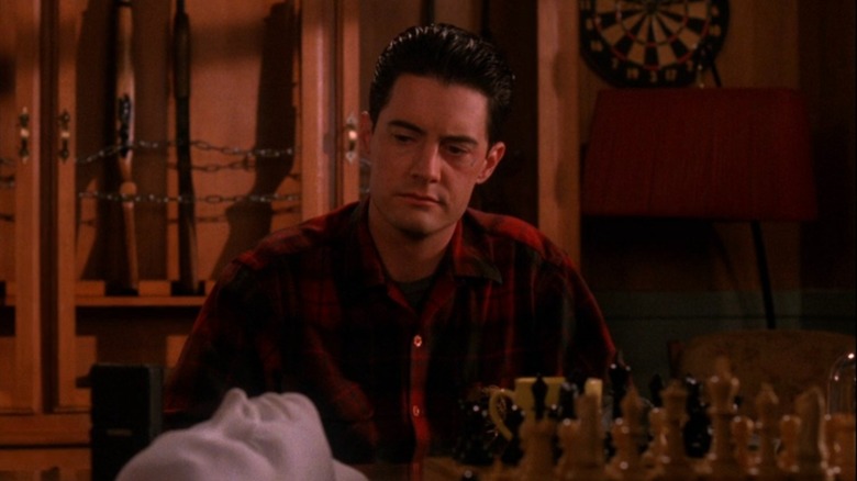 Dale Cooper stares at chessboard