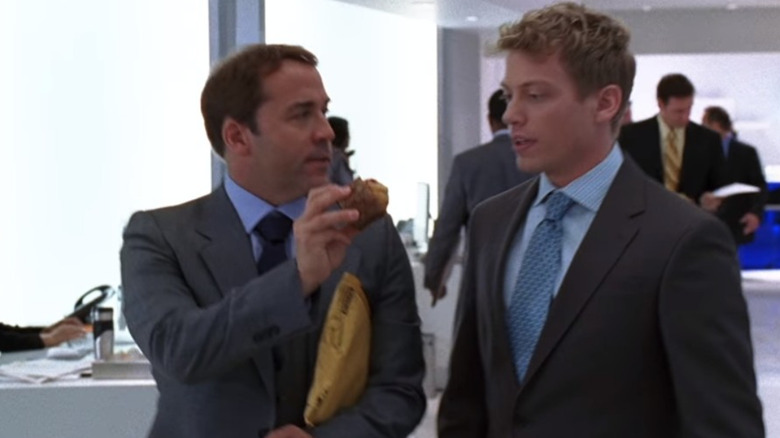 Barrett Foa giving Jeremy Piven the wrong muffin