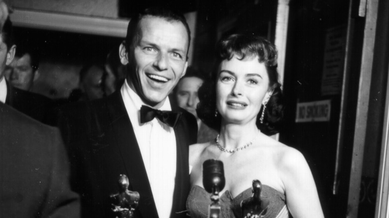 Frank Sinatra and Donna Reed holding Oscars