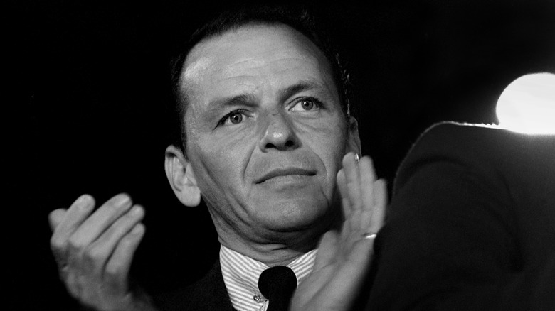 Frank Sinatra clapping