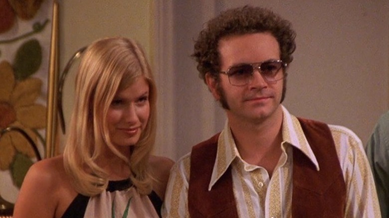 Hyde and Sam smile on That 70s Show