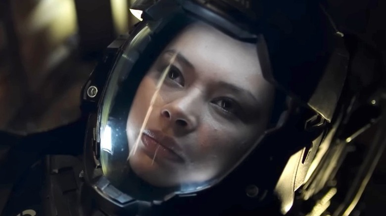 Character wears face mask in still from The Expanse