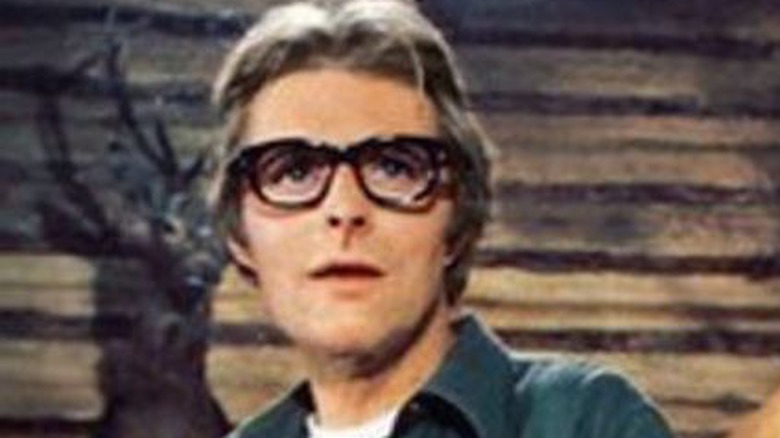 Richard Lynch wears glasses