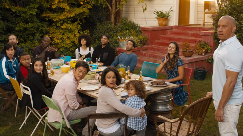 Fast family eating dinner