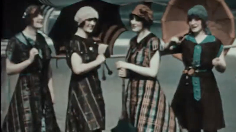 Women hold parasols in the Kinamacolor film "A Visit to the Seaside" (1908)