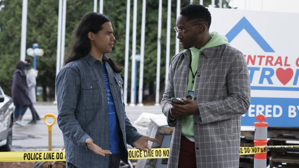 Cisco Ramon and Chester P. Runk at a crime scene in The Flash