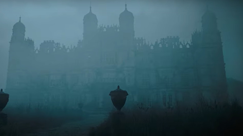 Wayne Manor shrouded in fog