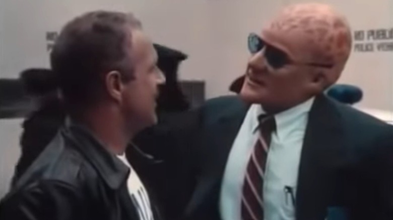 Alien and human speaking in Alien Nation