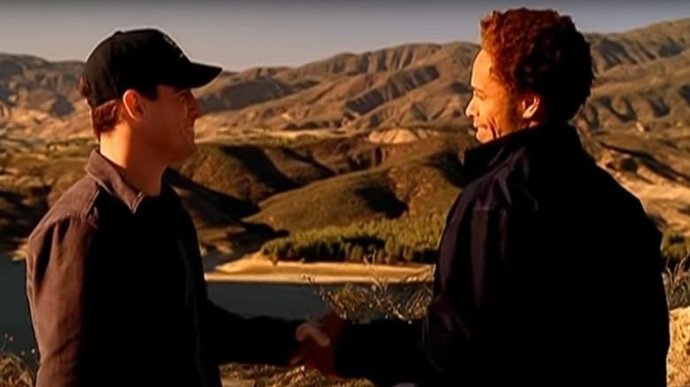 George Eads and Gary Dourdan shaking hands