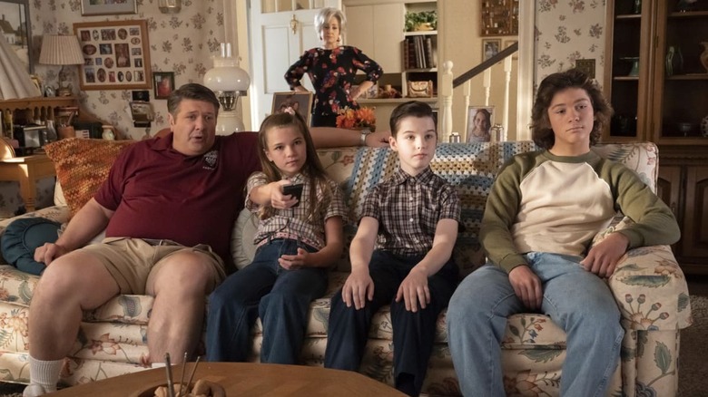 Young Sheldon cast family couch TV