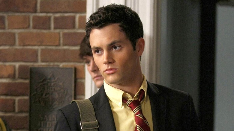 Dan Humphrey in hallway