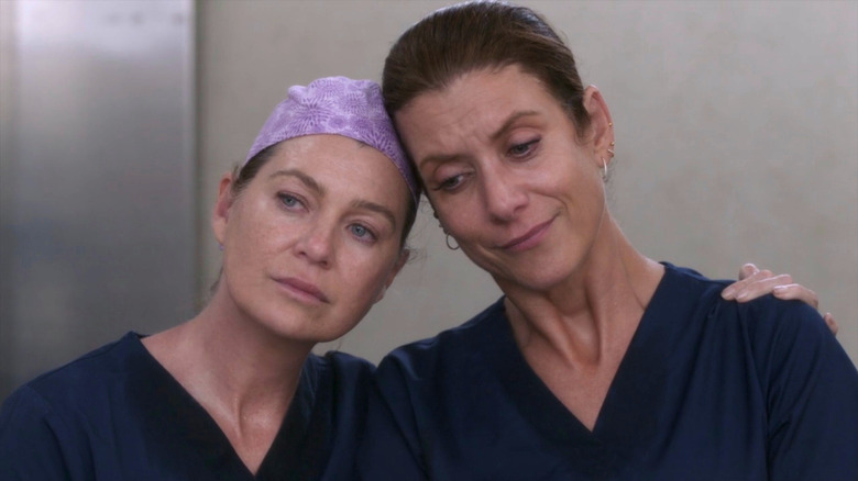 Addison Montgomery leaning on Meredith