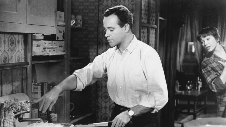 Jack Lemmon cooks