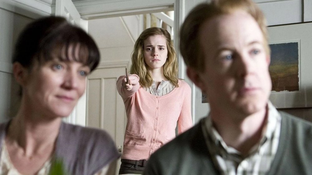 Michelle Fairley as Mrs Granger, Emma Watson as Hermione Granger and Ian Kelly as Mr Granger in Harry Potter and the Deathly Hallows: Part One