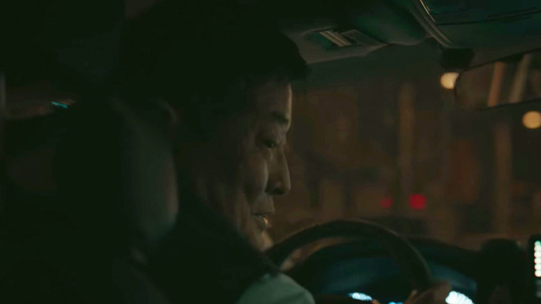 The taxi driver talking to Min Hye-jin