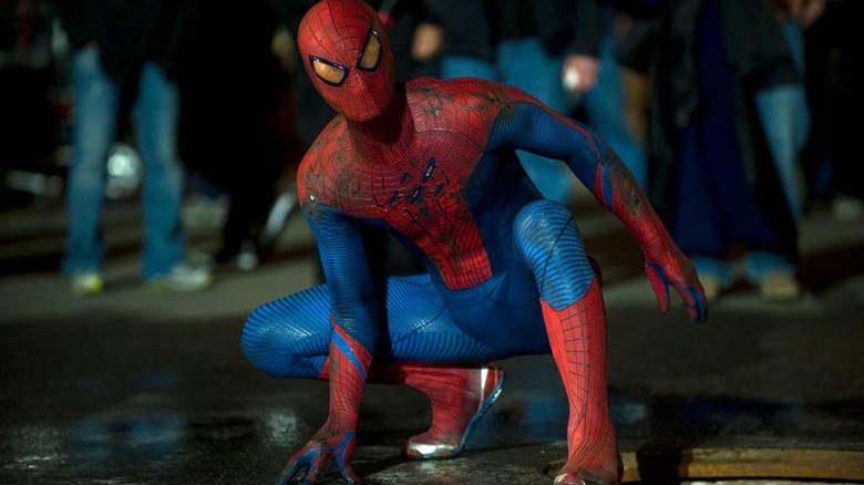 Andrew Garfield crouches