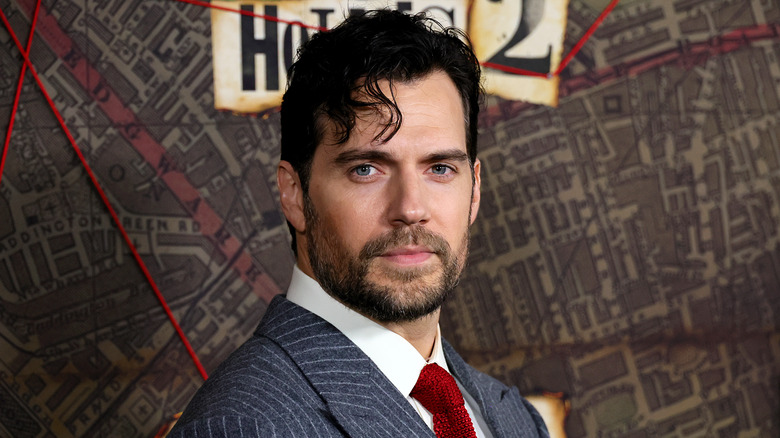 Henry Cavill posing at premiere