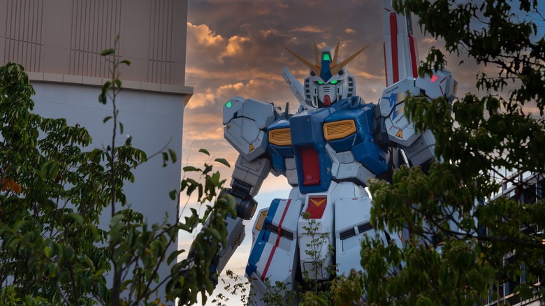 Life-size RX-93 ν Gundam statue