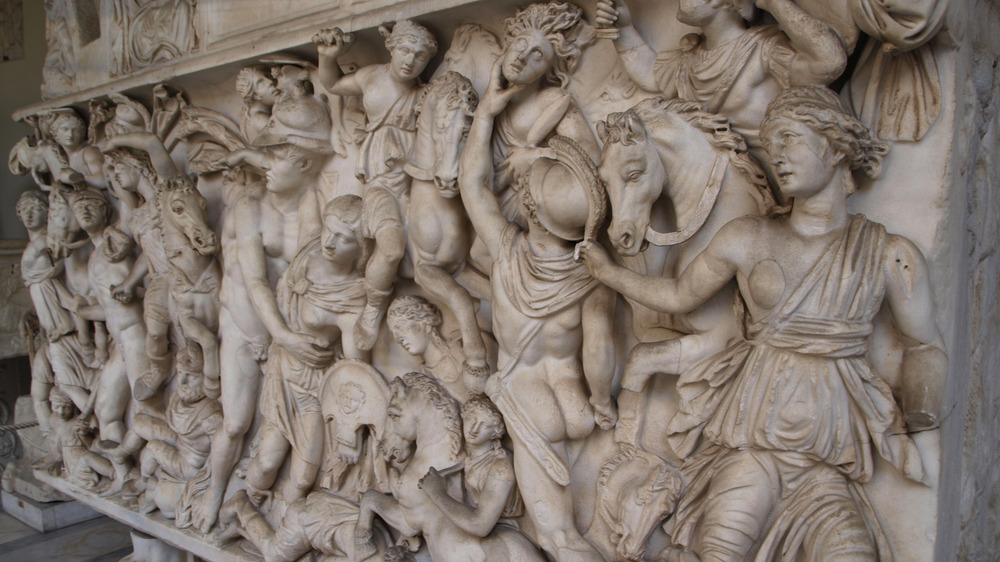 Greeks fighting Amazons in relief