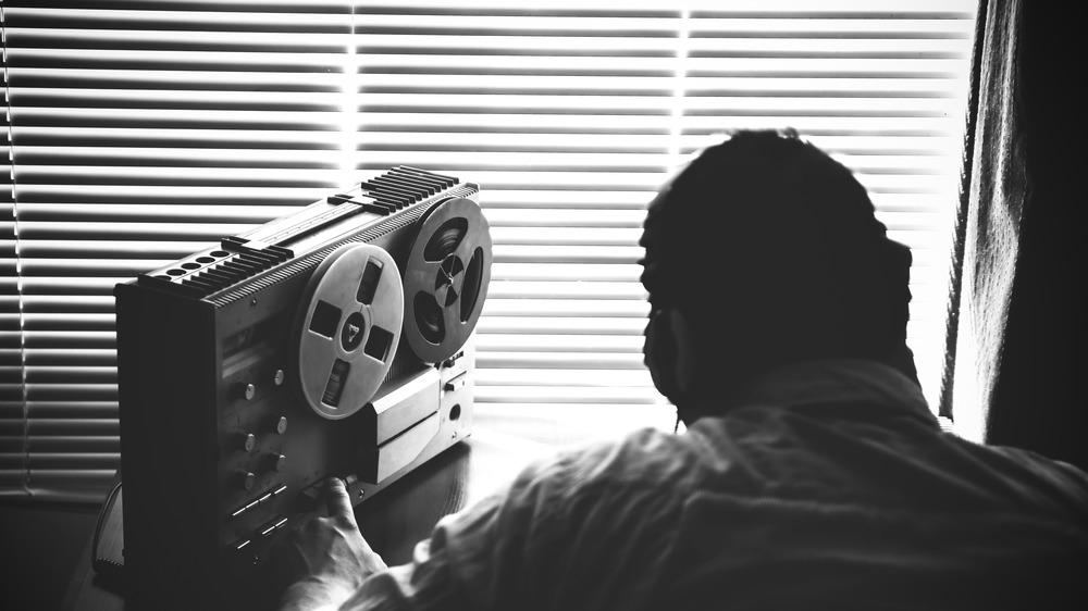 Agent listening to a wiretap