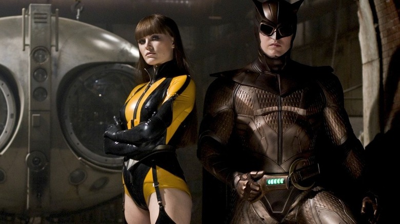 Silk Spectre II stands with Nite Owl